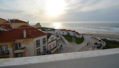 Yellow Submarine on the seafront - Foto 5