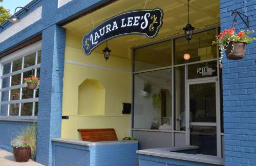 The Great Pink Lady with Huge Wrap Around Porch! - Foto 24