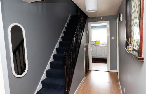 3 bed home sleeps 8 people located 1 min from train stop - Otley Terrace - Photo 35