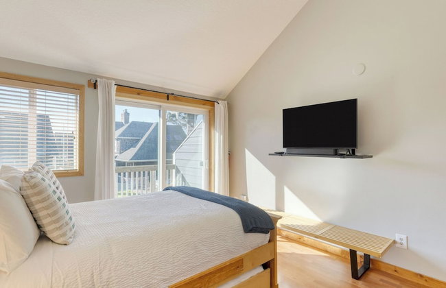 Royal Canoe by Avantstay Walk to the Shore + Cozy Fireplace - Photo 91
