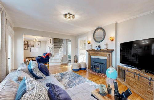 Walk to Transit and Eats! Urban Oasis in Newton - Foto 1