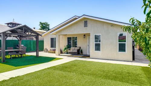 1 Mi to Rabobank Arena Home with Gazebo! - Photo 3