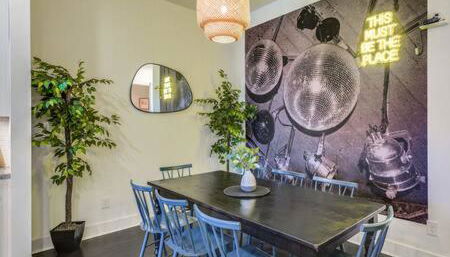 Stylish 4 Bed with Rooftop, Garage Near Hot Spots Less Than 5 Mins to Belmont, 10 Mins to Broadway, 24 Hour Hospitality Team, Perfect for Groups, Available for Long Term Rental - Foto 5