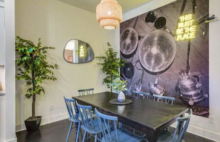 Stylish 4 Bed with Rooftop, Garage Near Hot Spots Less Than 5 Mins to Belmont, 10 Mins to Broadway, 24 Hour Hospitality Team, Perfect for Groups, Available for Long Term Rental - Foto 5