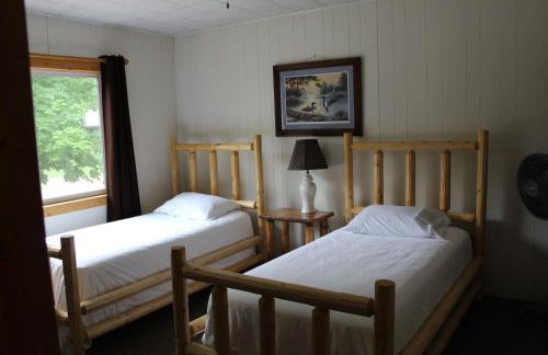 Cabin10 - Poolside Cabin with a lake view and great fishing - Foto 7