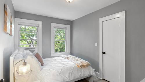 2BR Apartment Near Downtown Stamford I Pets OK - Photo 4