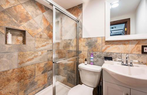 Bethel Woods Retreat - wPool, Hot Tub & Arcade! - Foto 13