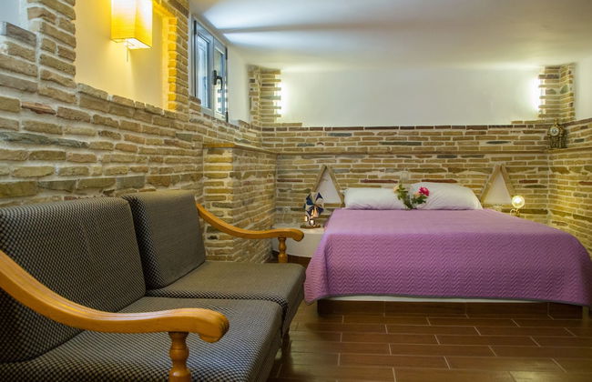 Corinthian Residence - Photo 3