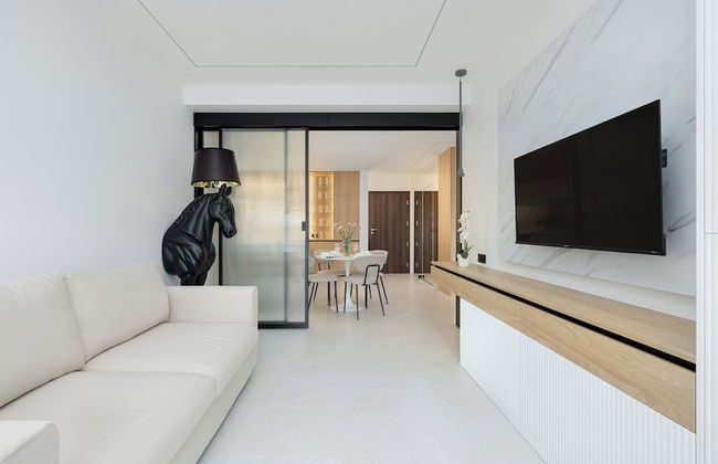 Beachside Apartment by Renters - Photo 12