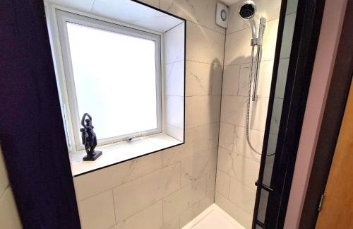 Stylish Escape With Wood-Fired Hot Tub - Foto 18