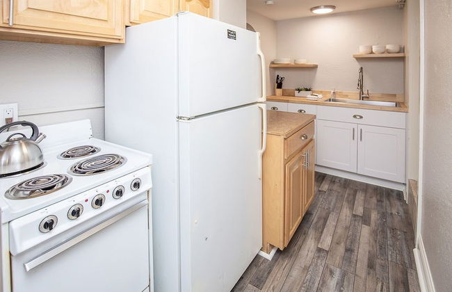 Cozy Retreat | Walk to Unc | Free Cruiser Bikes - Foto 8