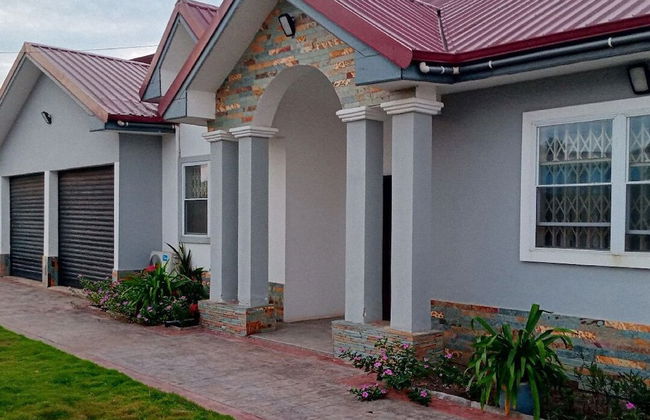 4 Bedrooms Family House Sakumono - Photo 25