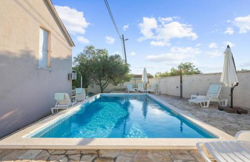 Awesome Home In Tinj With Jacuzzi - Photo 11