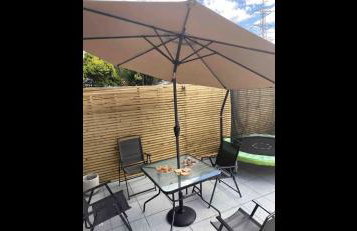 Spacious Chessington home with parking & garden - Photo 8