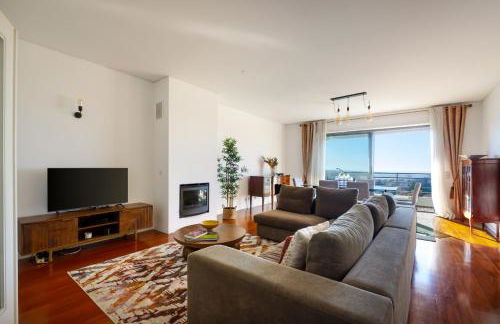 Skyview 2BR with Balcony and Garage - Foto 1