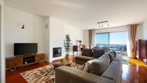 Skyview 2BR with Balcony and Garage - Foto 1