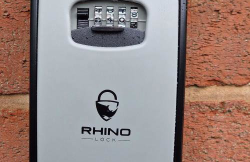 Delightful & Spacious Guest House in Farnworth Near Bolton Hospital - Foto 16