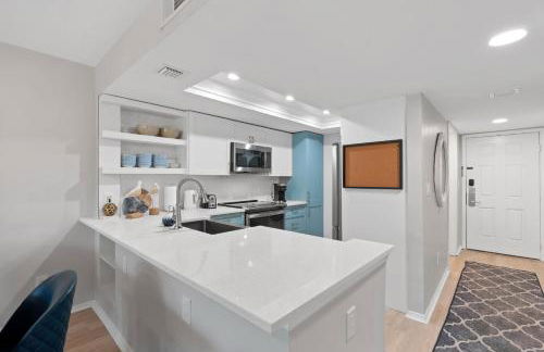 Corner Unit With Lake and Fountain Views - Foto 10