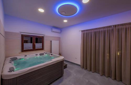 Villa Luna Tinjan, Pool and Wellness - Photo 28