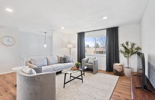 Spacious and Cozy 5 Bed 3 Bath Vacation House W 2 King 3 Queen! Sleep 12! 15Min to Red Rocks - Foto 68