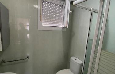 Chalet adosado con amplio jardín - Foto 6