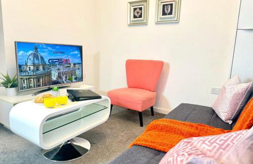 Walnut Flats-F5, Stylish 1-Bedroom - Parking, Netflix, WIFI - Close to Oxford, Bicester & Blenheim Palace - Photo 29