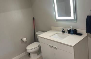 Modern Hyattsville Apartment - Walk to Metro & DC - Foto 15