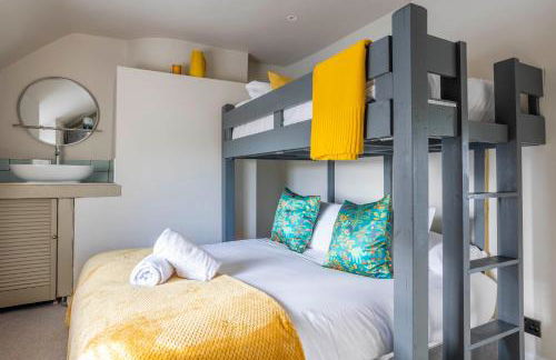 Wisteria View with hottub & cabin sleeps 20 - Foto 10