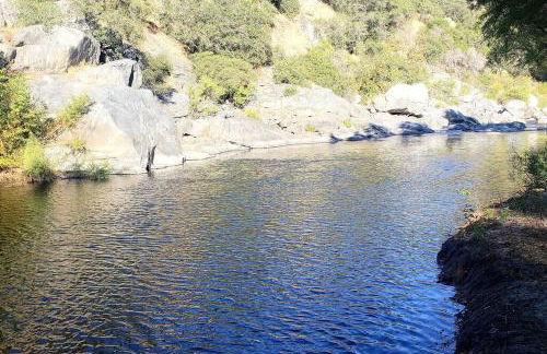 Retro Casita on the River! only 1 min to SNP gate! Riverfront with swimming - Foto 20