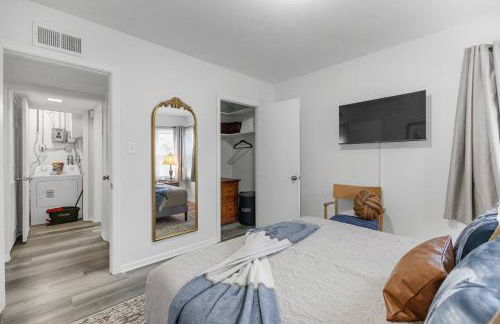 Pony Express 1BR | Pets OK + Laundry | Blue Door - Foto 9