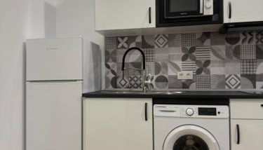 APARTAMENTOS ZONA 5 Justo al lado de la ESTACIÓN DE TREN Y BUS MARÍA ZAMBRANO - Photo 4