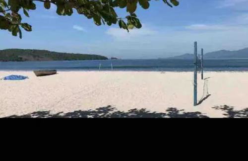 Prainha de Mambucaba, próxima do mar - Photo 2