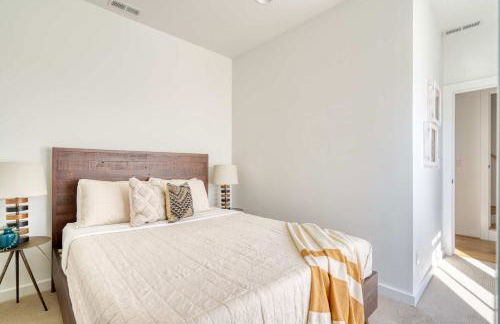 Stay Portland - Custom North Tabor Farmhouse - Gym & Kitchen - Photo 22