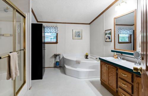 Picture Perfect Dual Home on the Lake - Foto 6