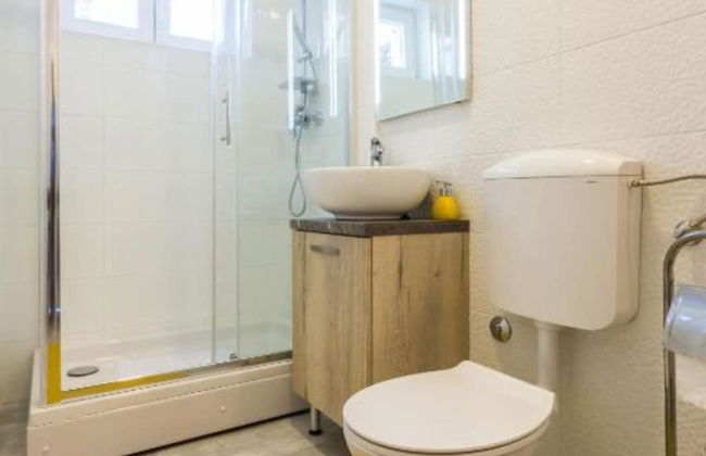 Spacious Two sis Apartments in Zadar With Terrace - Photo 19