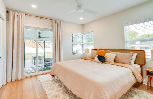 Mid-Century Lakeland Home with Game Room! - Foto 11