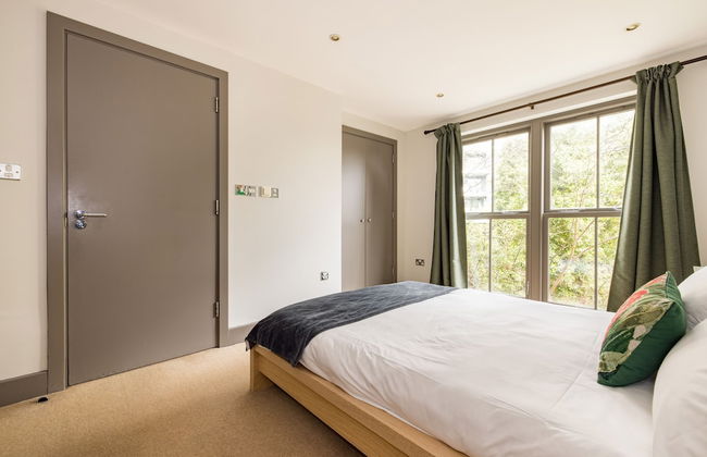 Spacious 2 Bed - Battersea High Street - Photo 16