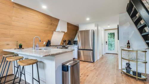 Modern A-Frame Cabin by Rip Van Winkle with Hot Tub - Foto 3