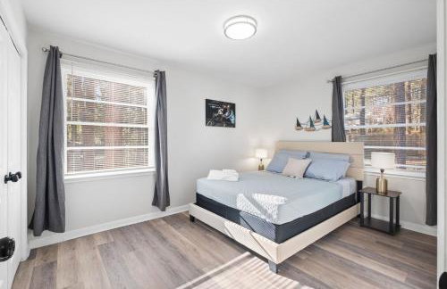 Perfect cute home in Garner with firepit & king bed - Foto 17