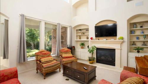 Bedroom with 3.5-Bathroom near Golf Course! - Photo 5