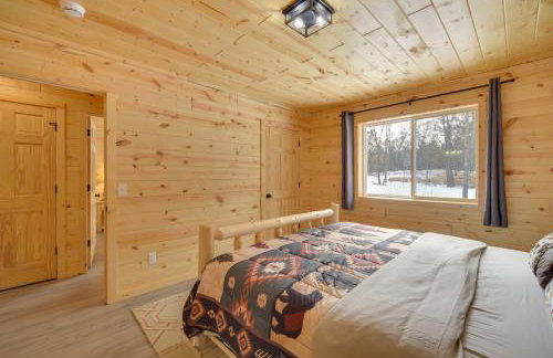 Fish, Swim, Play Voyagers Family Cabin with Yard - Foto 12