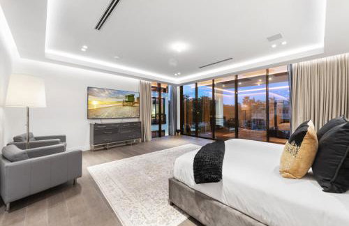 Three Story Waterfront Villa with Basketball and Mini Golf - Foto 19