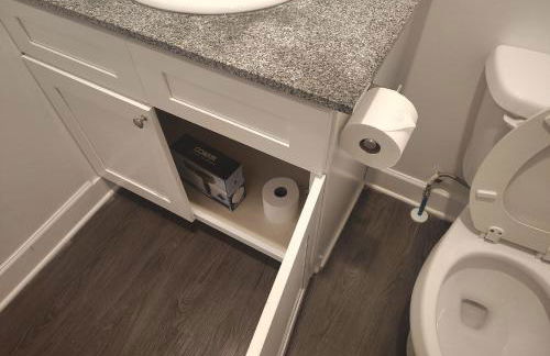 Relax and Explore Poolside Stay Near Local Spots - Foto 18