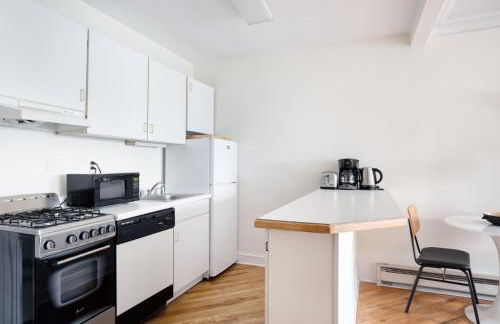 Gold Coast studio w doorman gym 2 blocks to L CHI-916 - Photo 5