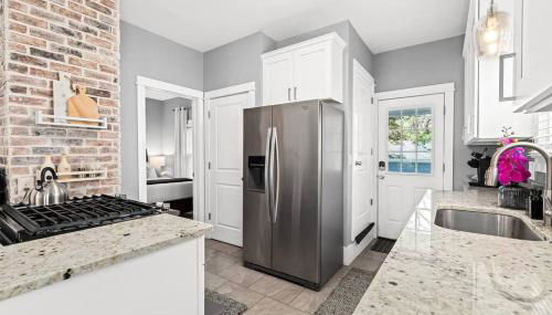 Fresh, Contemporary 2BR Home in Downtown Royal Oak - Photo 2