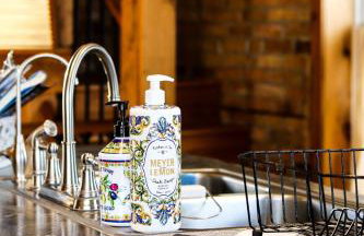 THE LOFT 3 level urban cabin with a HUGE patio! - Foto 8