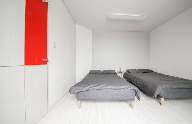 ROADSIDE HOUSE - Photo 4