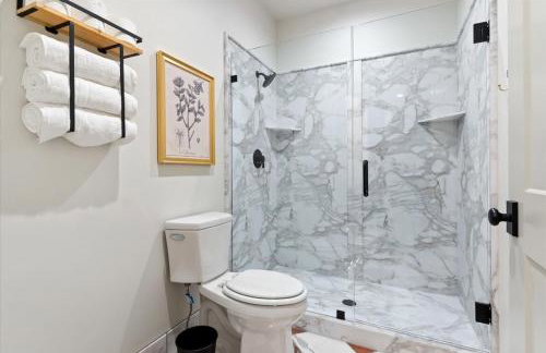 The Fox Room - Newly Built Downtown Midway Loft - Foto 10