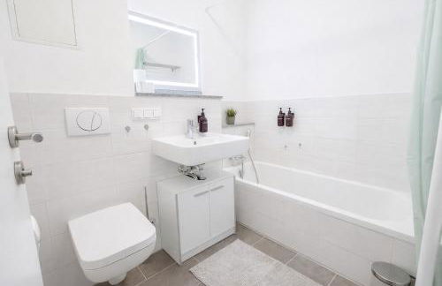 Larooms Merseburg - Apartment CS01 - 3 Zimmer, 7 Betten, 2 Bäder, 2 Parkplätze, Balkon & Aufzug - Foto 13