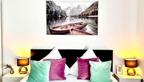 Prime Host Balcony Apartment - Photo 3